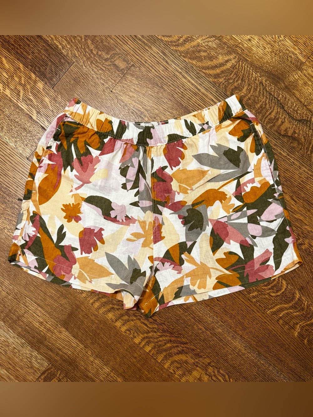Joie 100% linen floral pull on shorts. NWOT. Size large. Floral.